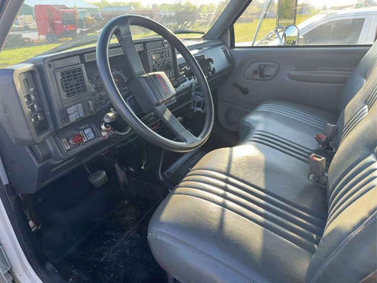 1999-gmc-7500-image-7