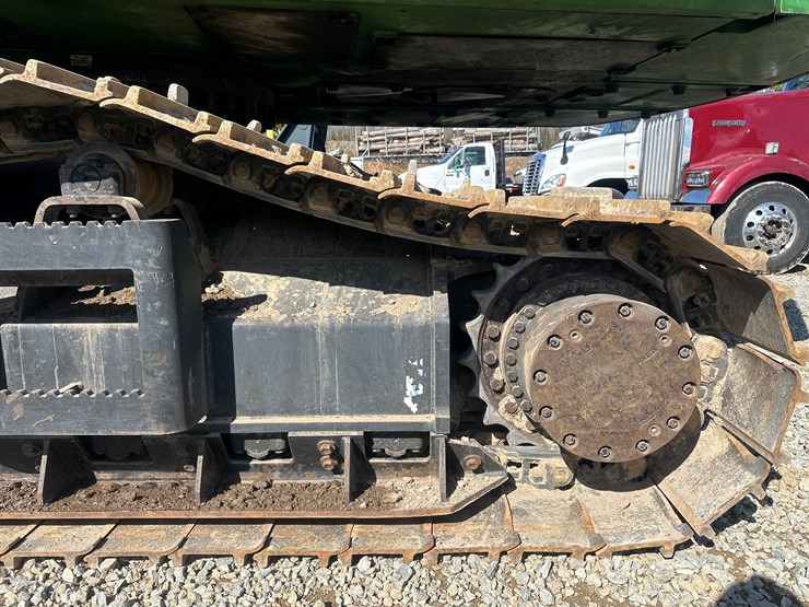 2016-deere-2154d-image-80