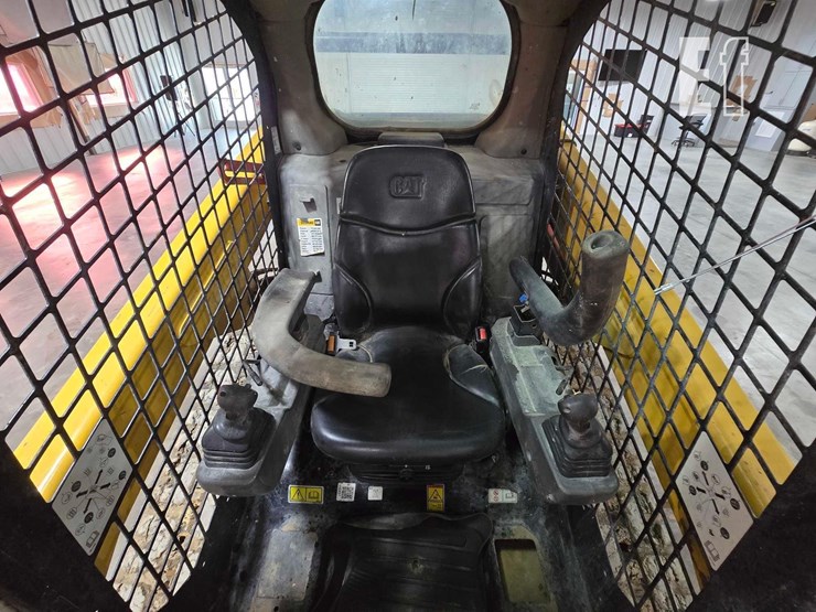 2022-caterpillar-259d3-image-11