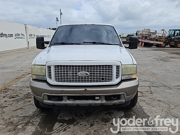 2004-ford-excursion-image-10