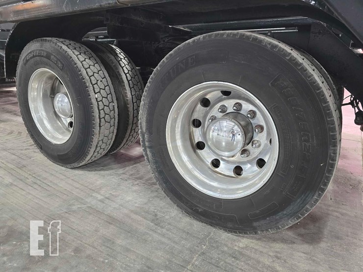 2016-peterbilt-579-image-29