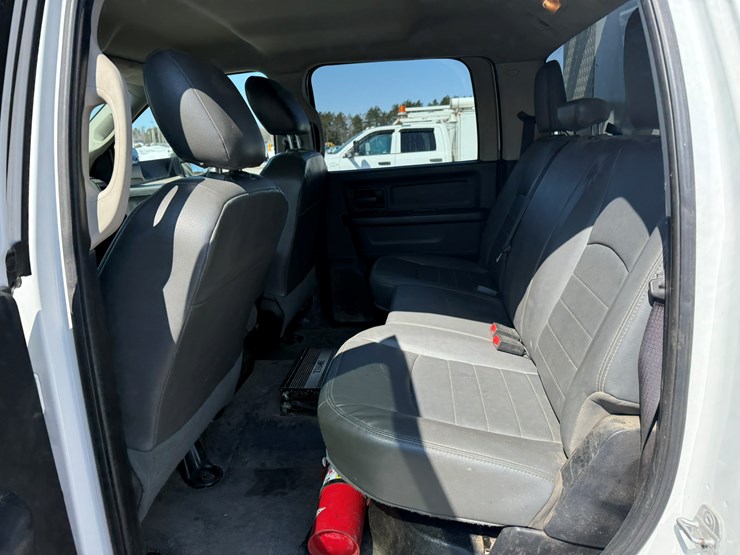 #1063-•-2014-ram-5500-heavy-duty-service-truck-image-21