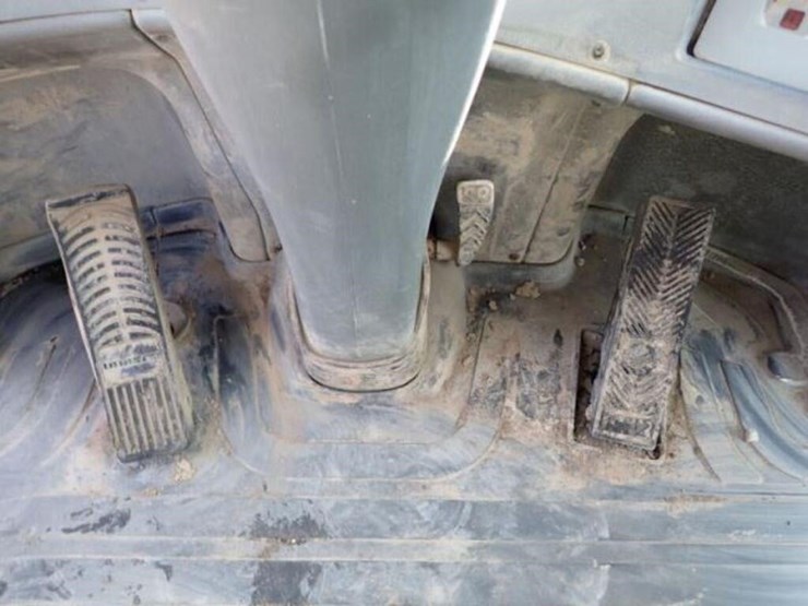 2014-deere-324j-image-12