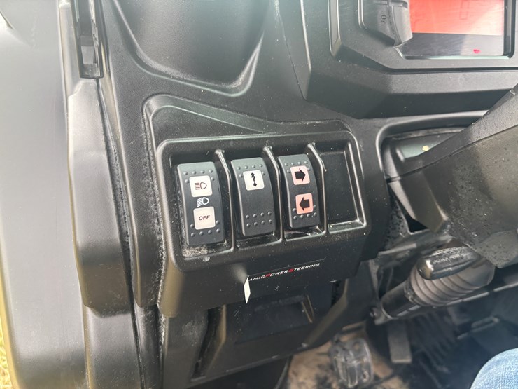 #2311-•-2023-can-am-hd-9-defender-xt-4x4-utv-image-48