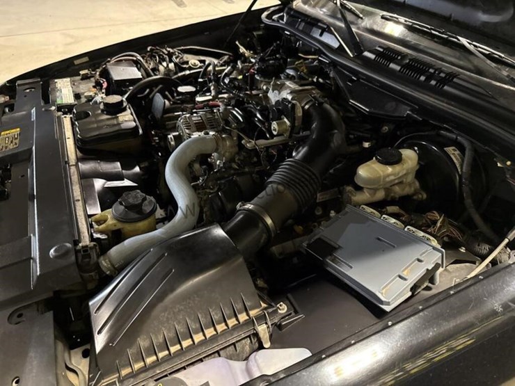 2011-ford-crown-victoria-sdn-image-12