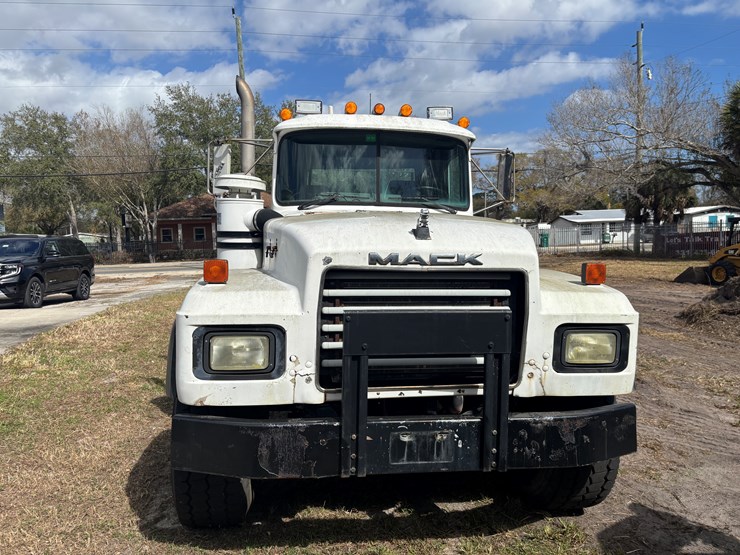 1999-mack-rd600-image-7