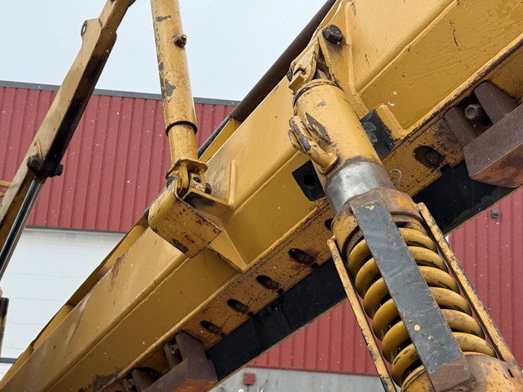 caterpillar-160m-image-55