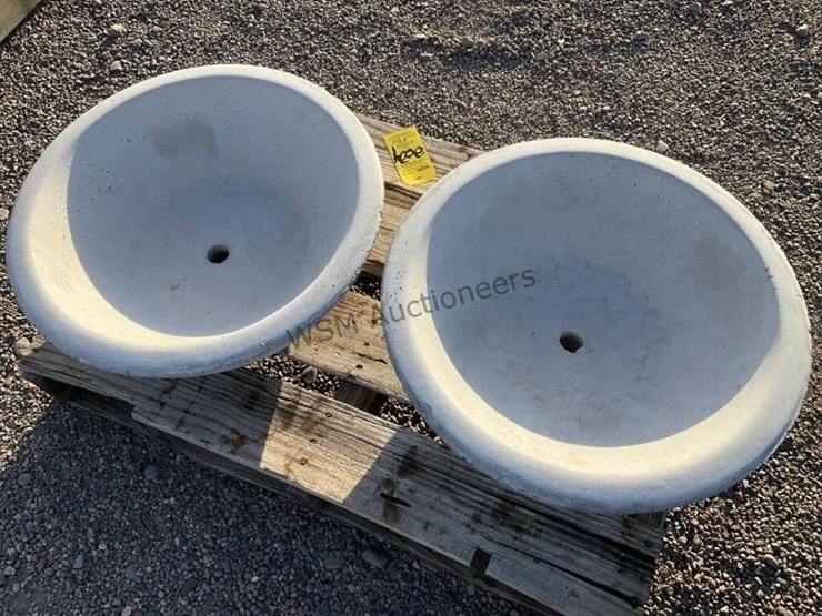 (2)-concrete-planters-image-4