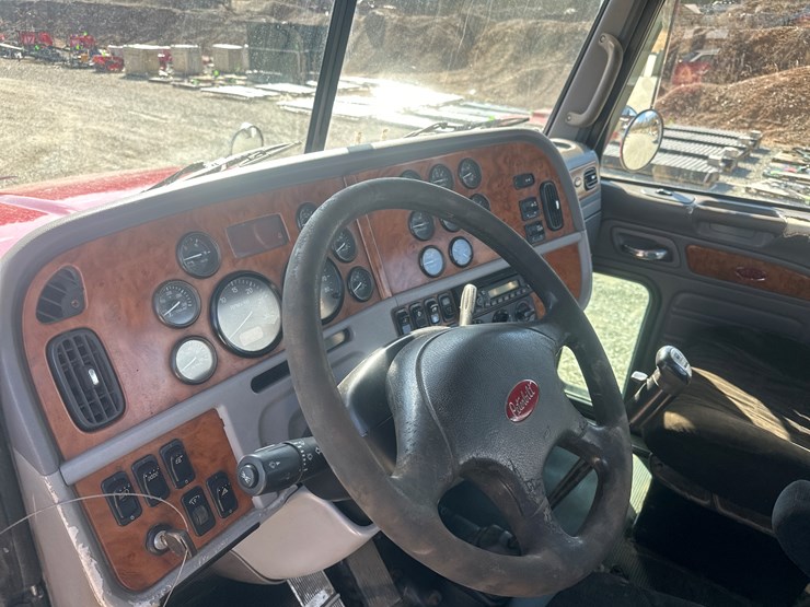 2008-peterbilt-386-image-27