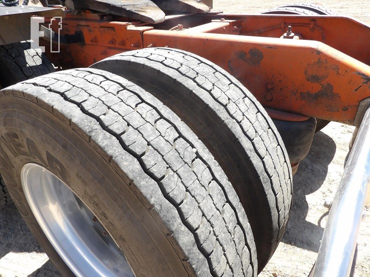 2008-peterbilt-389-image-25