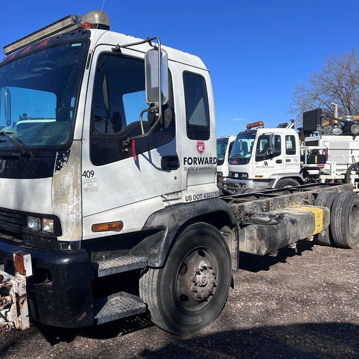 #1694 • 2004 Isuzu Cab And Chassis