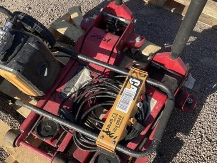 pallet-of-floor-jacks-&-pressure-washer-image-3