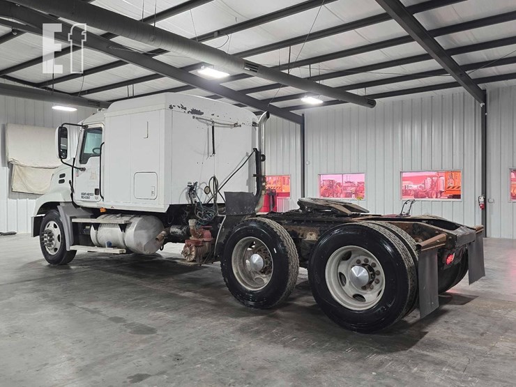 2004-mack-vision-cx613-image-4