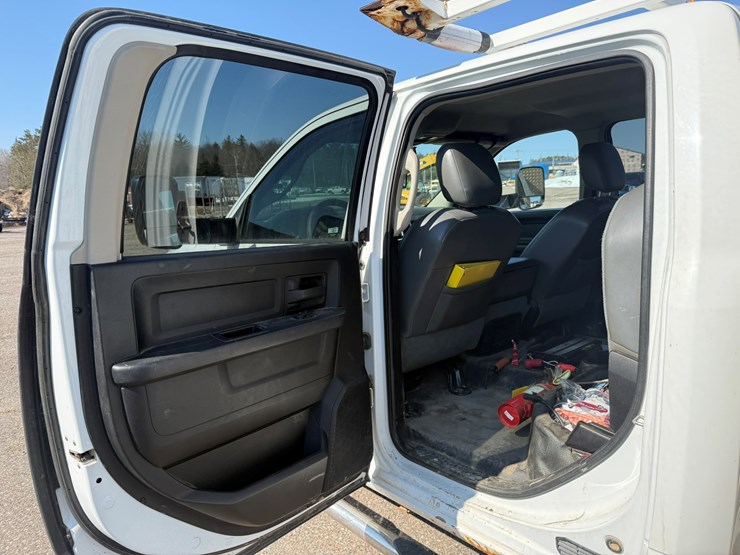 #2048-•-2013-ram-5500-heavy-duty-service-truck-image-32