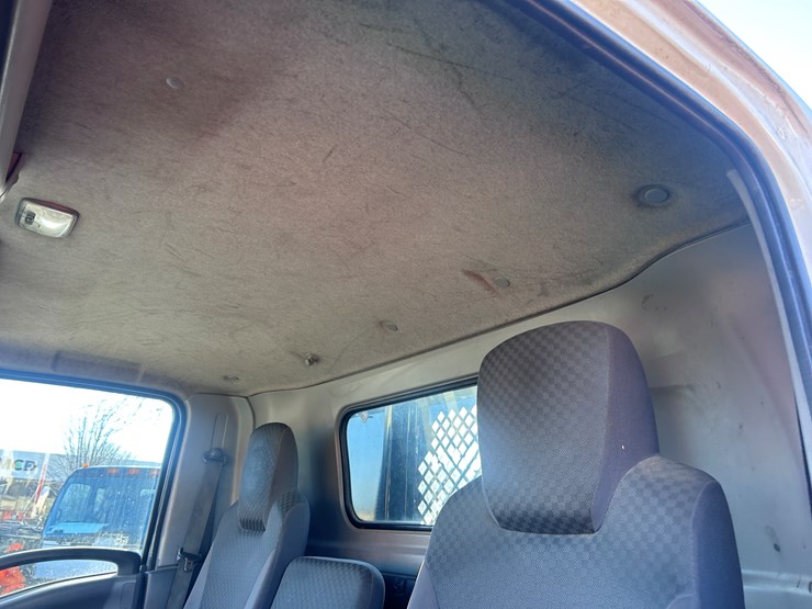 2013-isuzu-npr-image-46