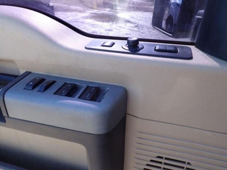 2015-ford-f350-image-17