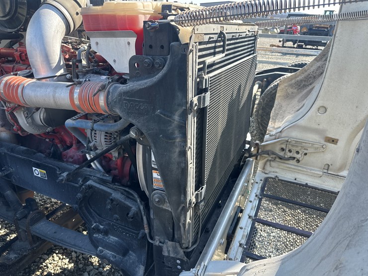 2013-peterbilt-365-image-66