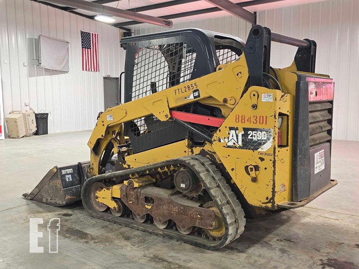2015-caterpillar-259d-image-4