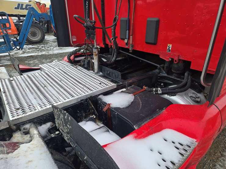 peterbilt-579-image-23