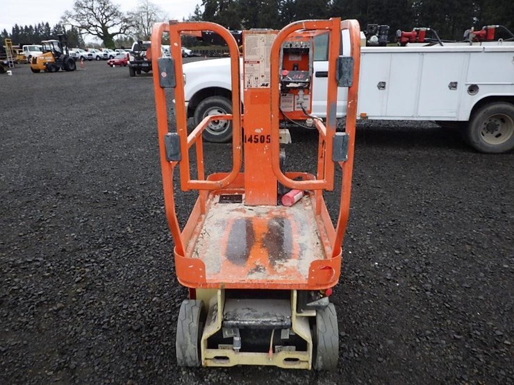 2014-jlg-1230es-image-6