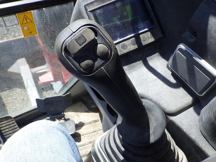 takeuchi-tb260-image-47