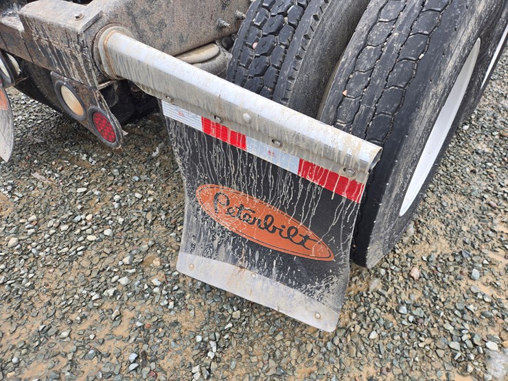 2007-peterbilt-387-image-33