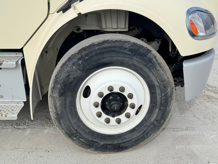 2023-freightliner-m2-106-image-34