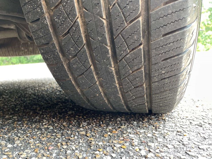 2012-chevrolet-tahoe-image-21