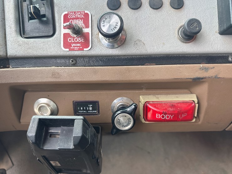 1997-massey-ferguson-8-image-33