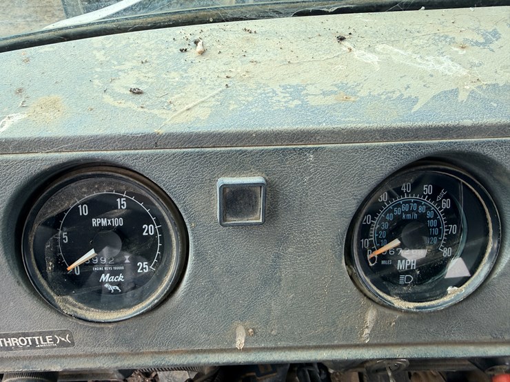1988-mack-dm690s-image-56