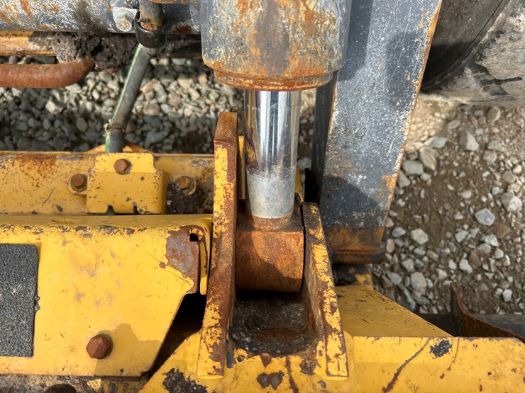 2020-deere-332g-image-14