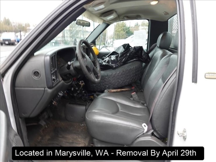 2004-chevrolet-3500-image-3