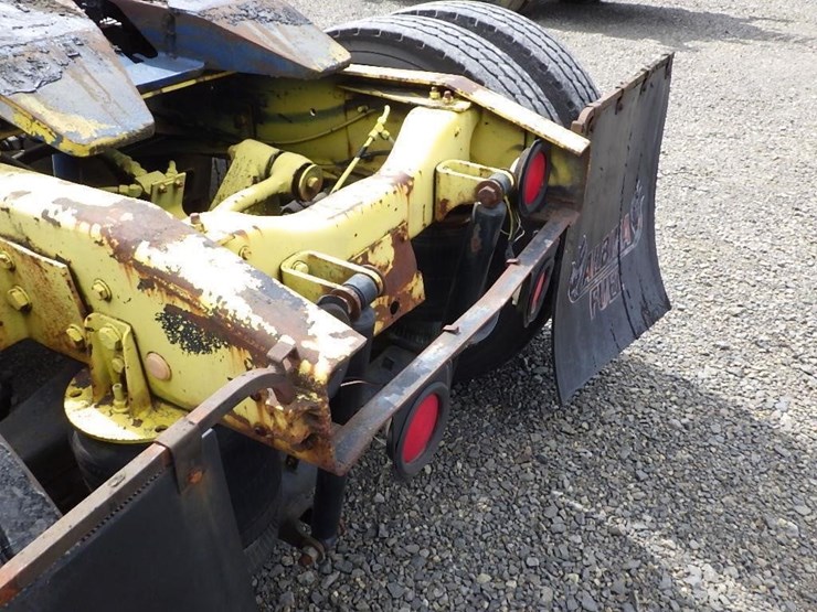 1984-ford-9000-image-9