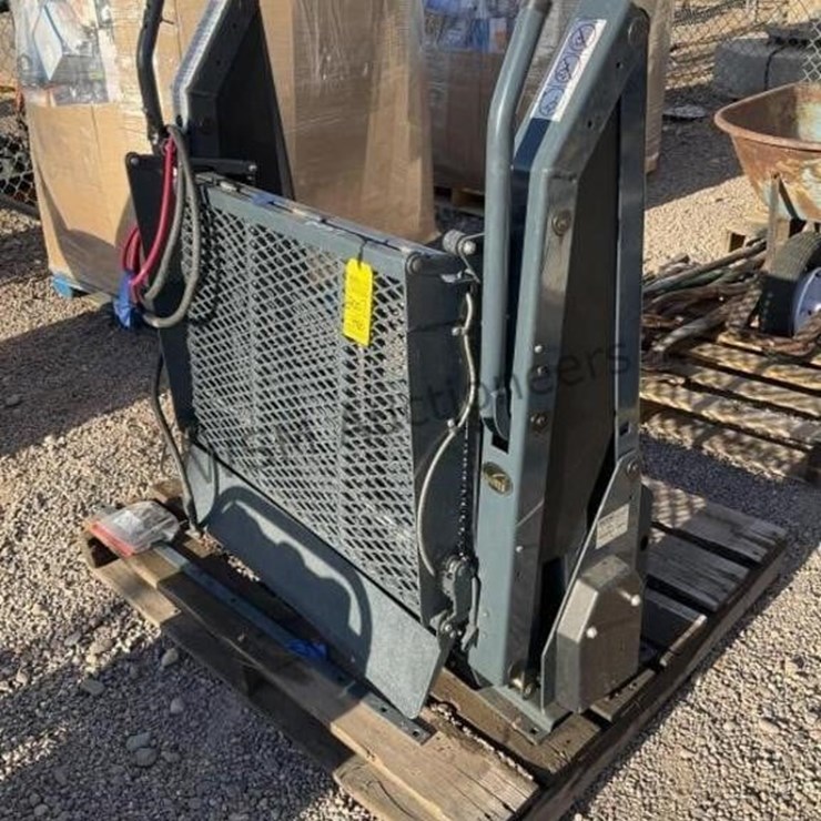RICON ELECTRIC WHEELCHAIR LIFT