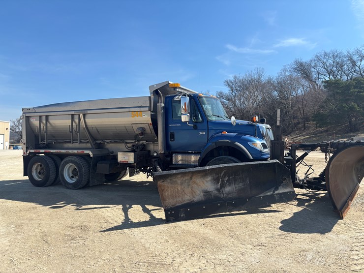 2006-international-7600-image-5