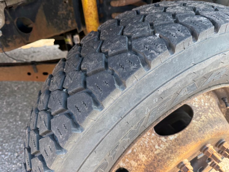 2012-ford-f550-xl-image-41