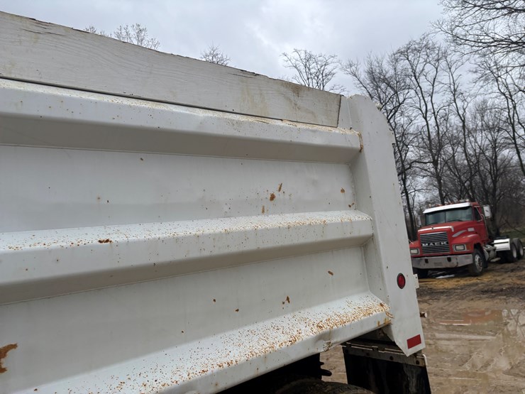 1997-ford-lt8000-image-53