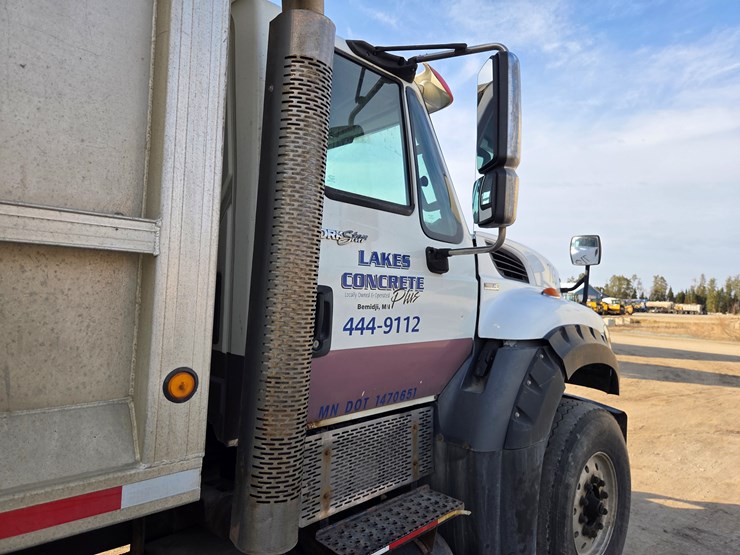 2012-international-7600-image-15