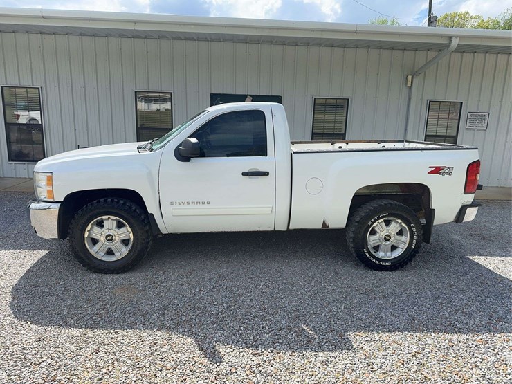 2013-chevrolet-silverado-1500-image-2