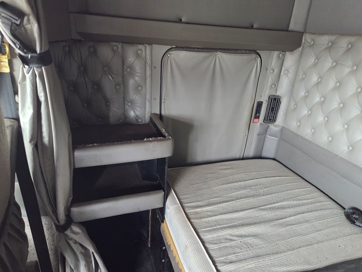 2005-kenworth-t600-image-65