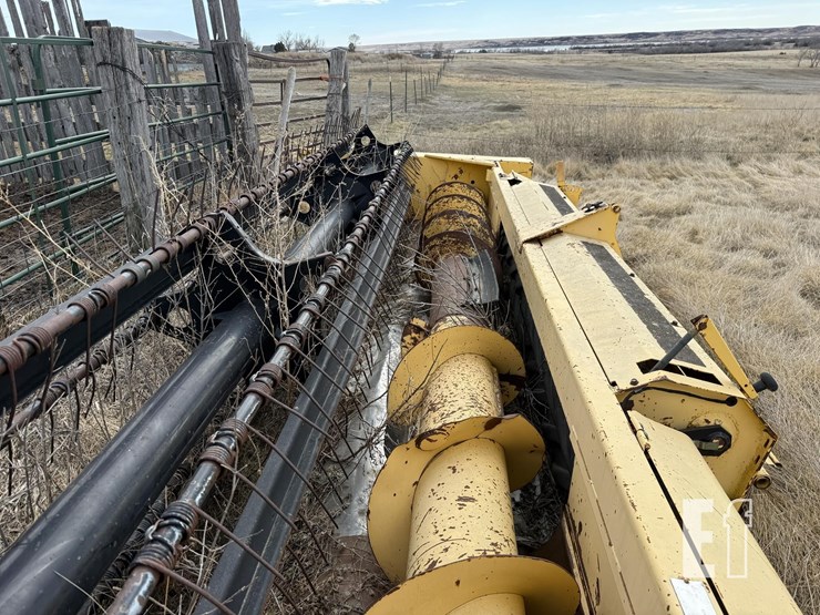 new-holland-2300-image-3