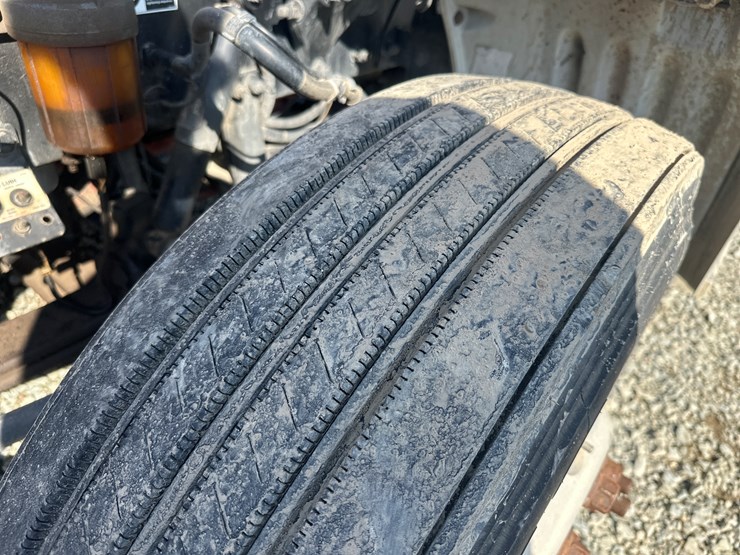 2013-peterbilt-365-image-90