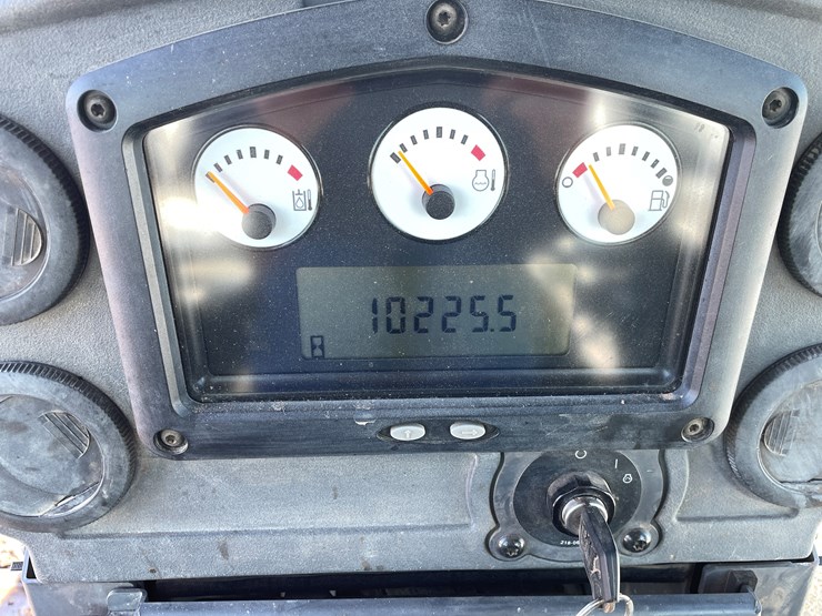 2011-caterpillar-d6k-image-33