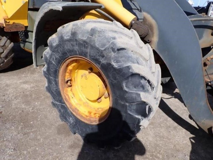 2014-deere-324j-image-49