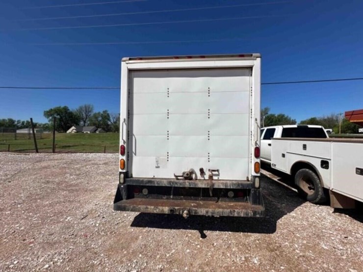 2001-gmc-3500-image-17