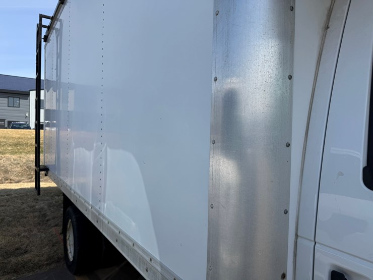 2010-ford-e350-image-16