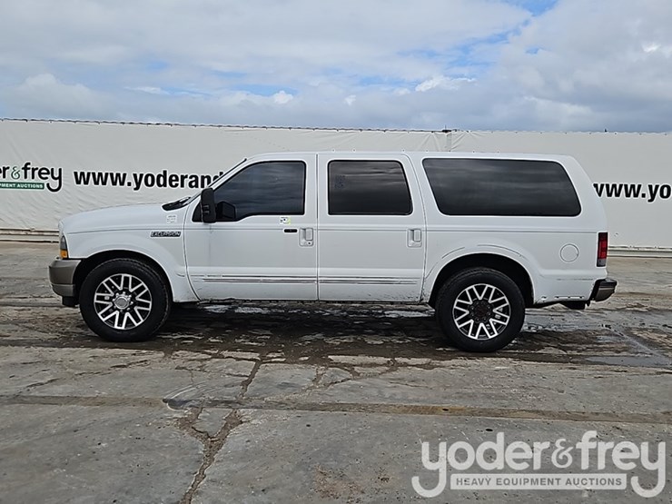 2004-ford-excursion-image-2