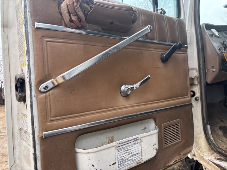 1997-ford-lt8000-image-50