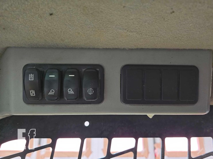 2022-caterpillar-259d3-image-18