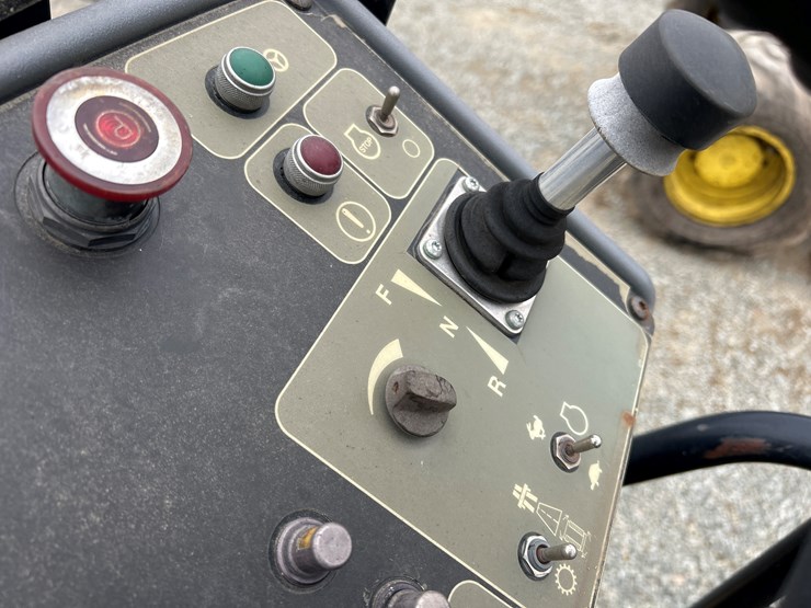 caterpillar-ap-600d-image-38